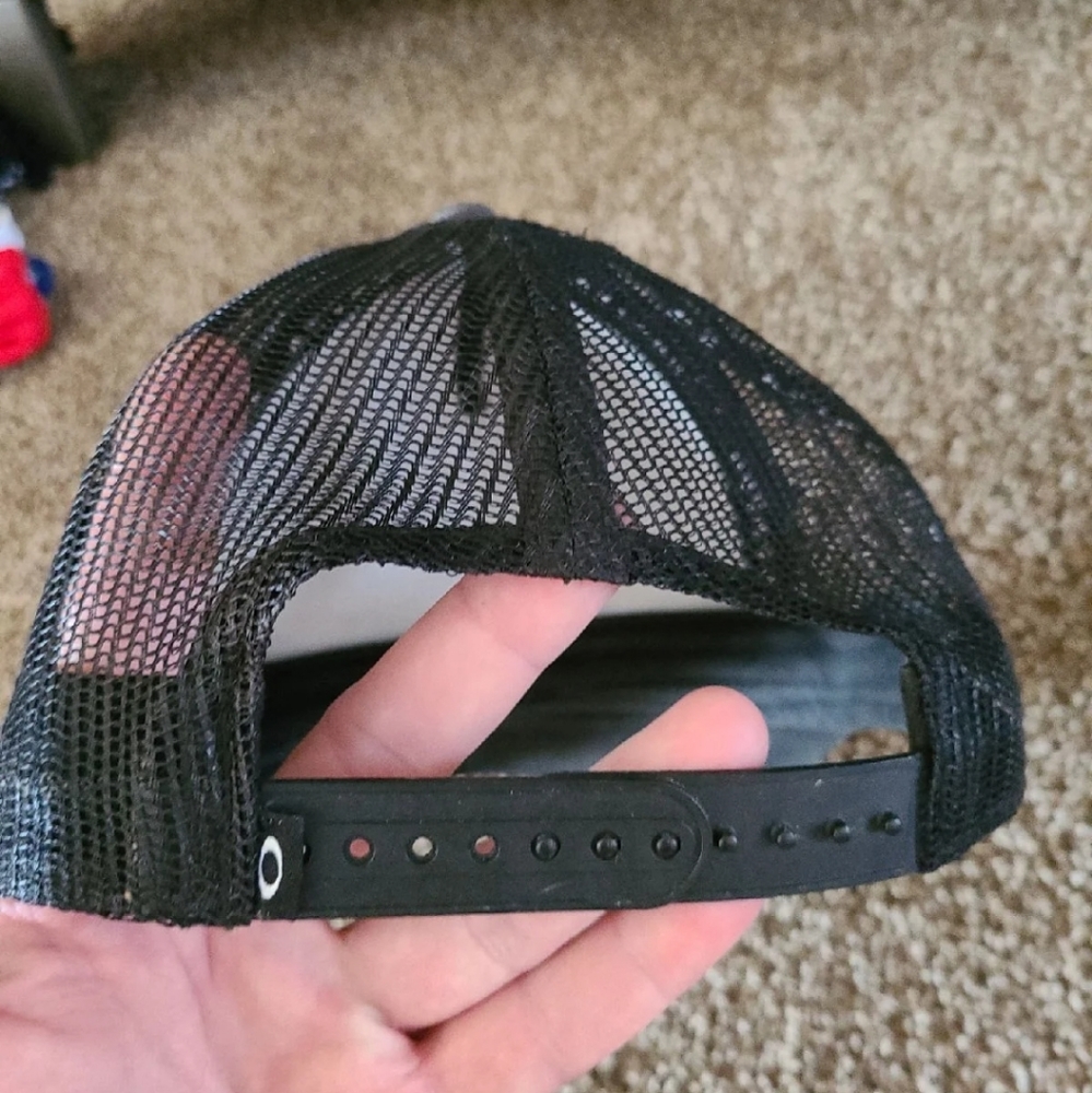 Oakley hat - Picture 3 of 3